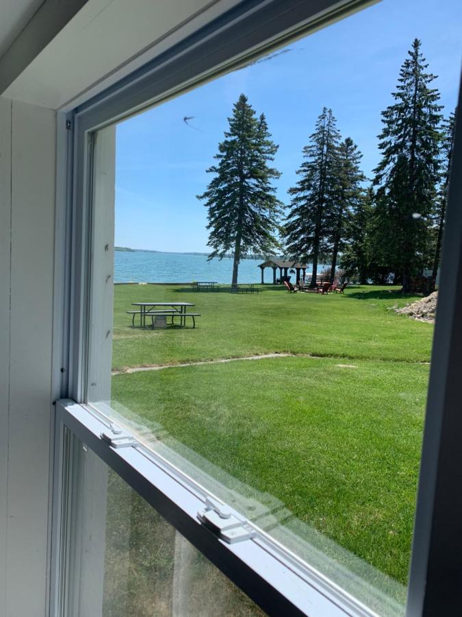Presque Isle Grand Lake Resort מראה חיצוני תמונה